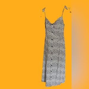 Black and White Floral Sleeveless Button-Down Dress